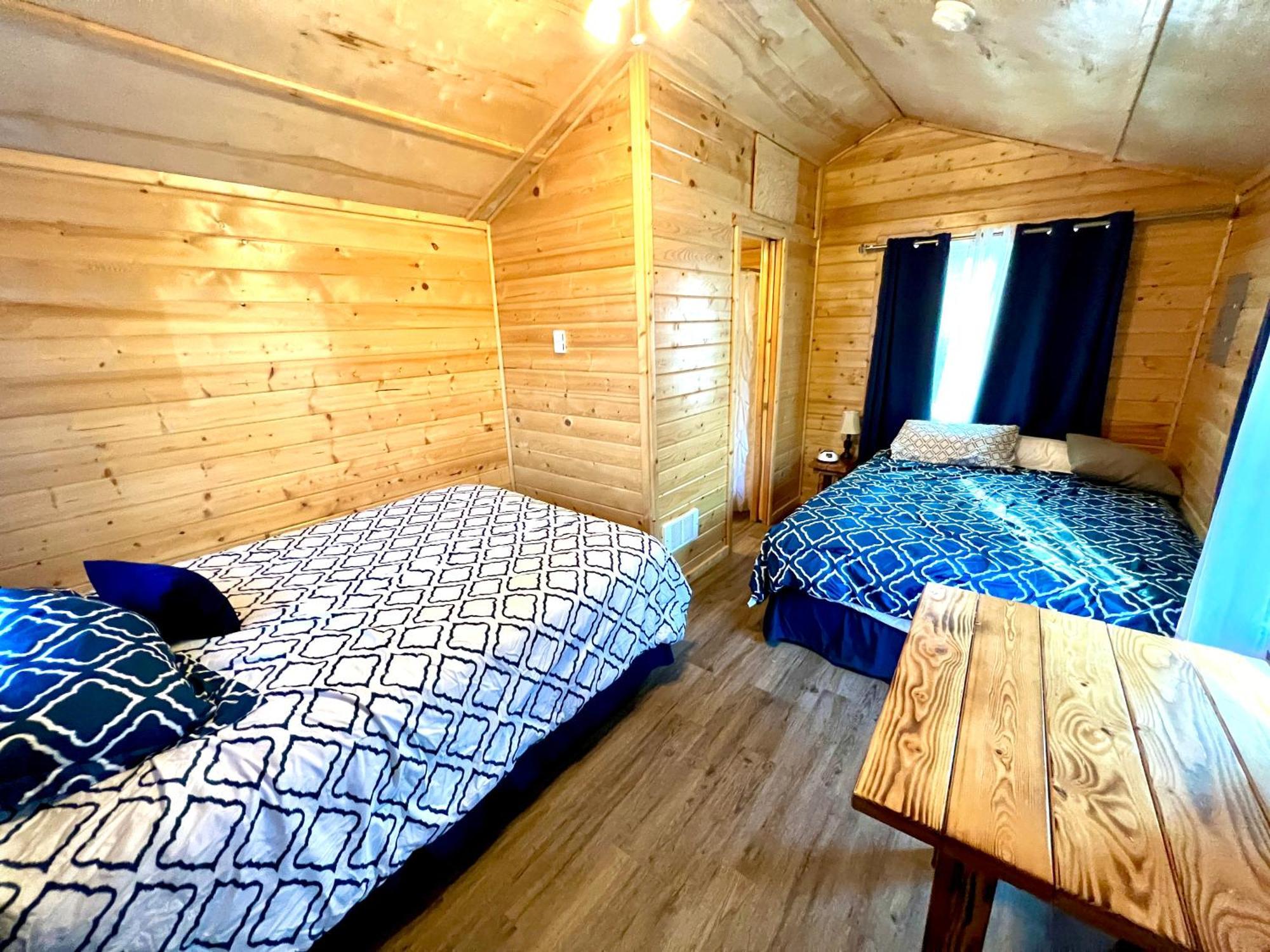 Triple G'S Resort - Cabin 8 Pinnacle Room photo